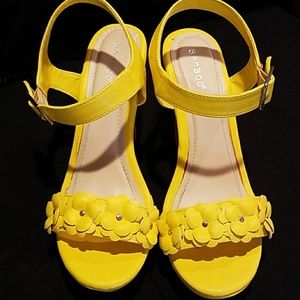 NWOT Fun in the Sun Bamboo brand wedges, sz 10